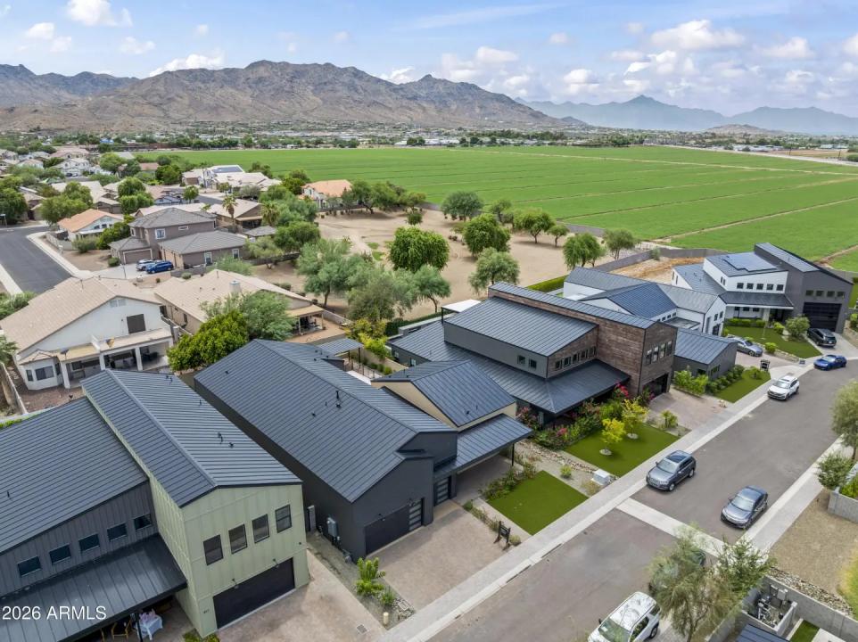 Real Estate Picture 8