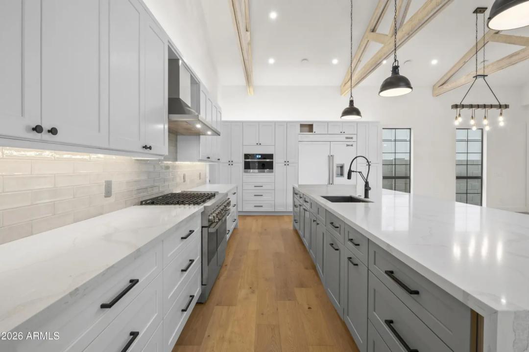 Real Estate Picture 14