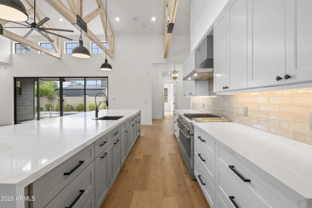 Real Estate Picture 15