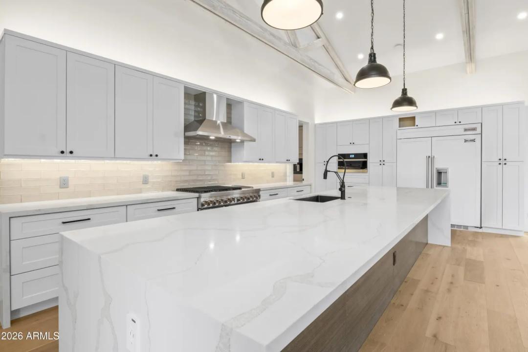 Real Estate Picture 16