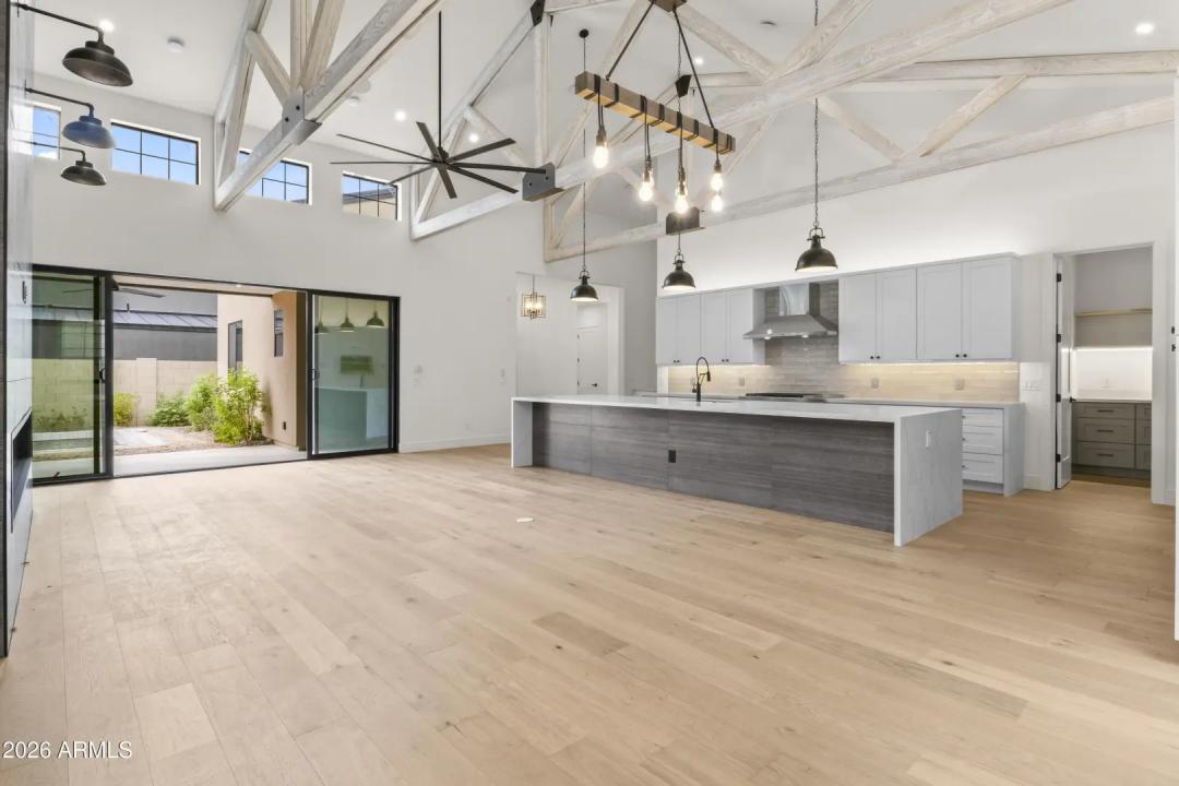 Real Estate Picture 24