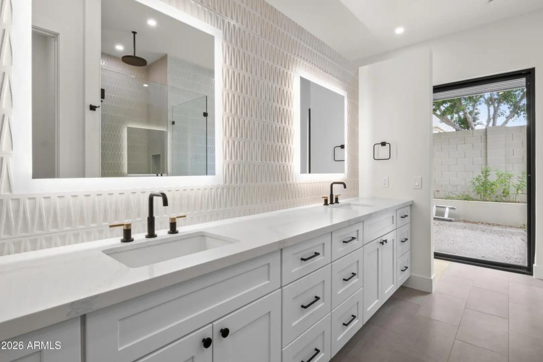 Real Estate Picture 32