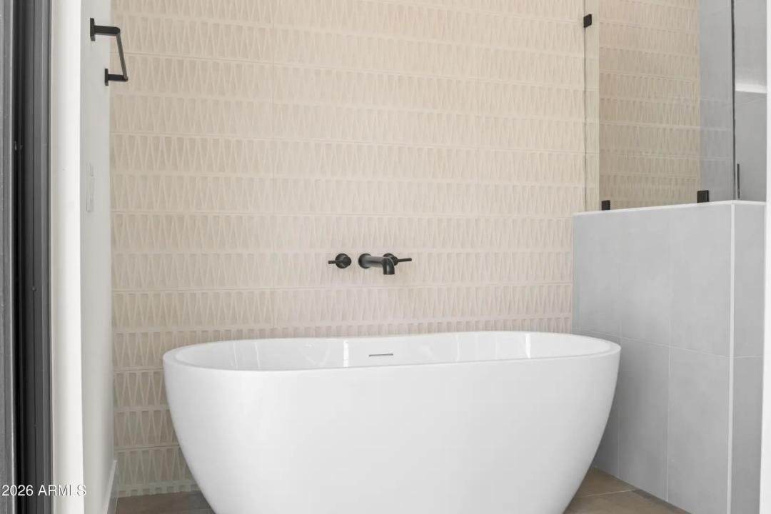 Real Estate Picture 33