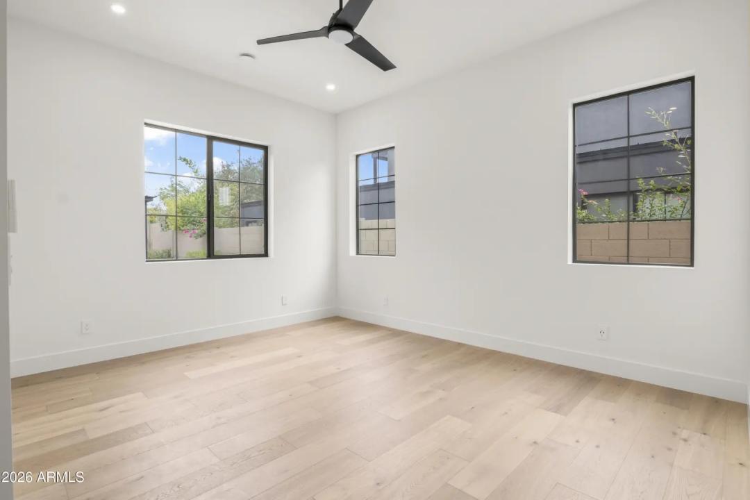 Real Estate Picture 37