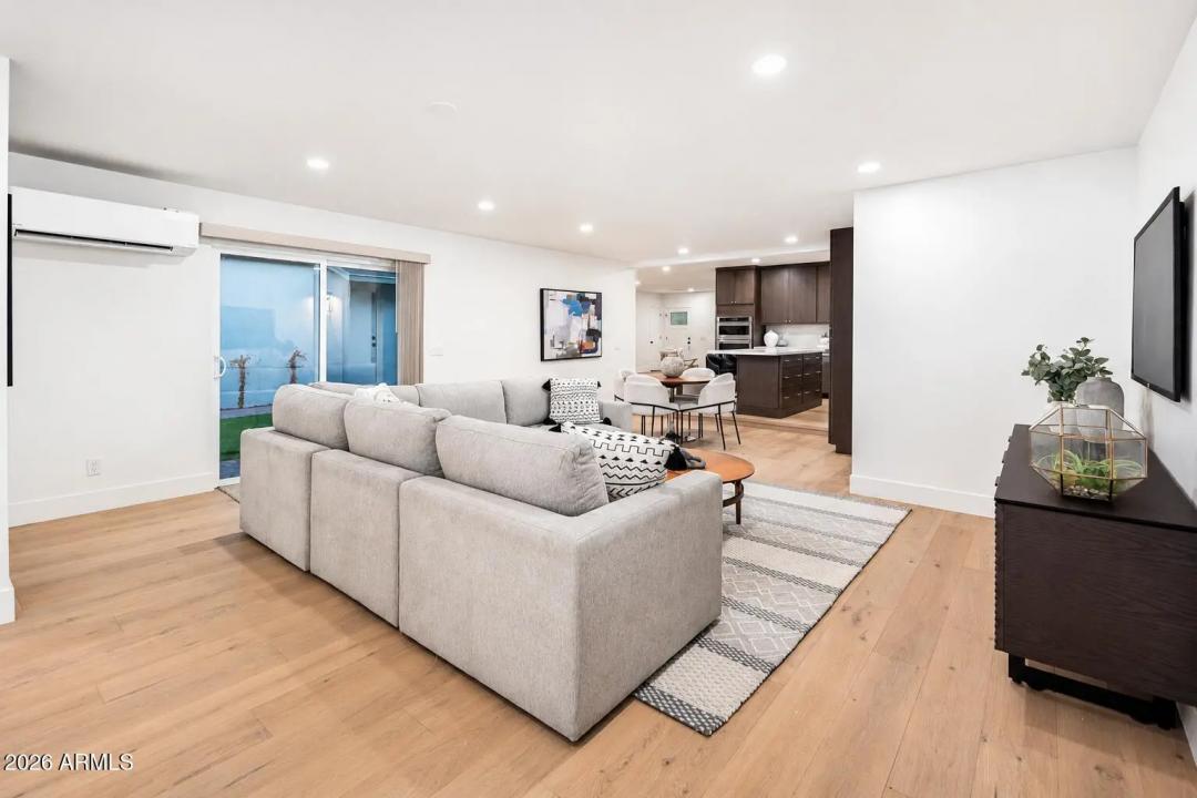 Real Estate Picture 7