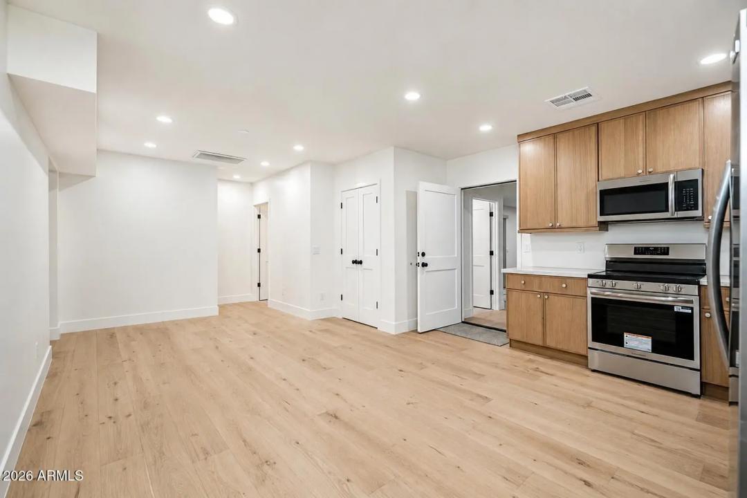 Real Estate Picture 16