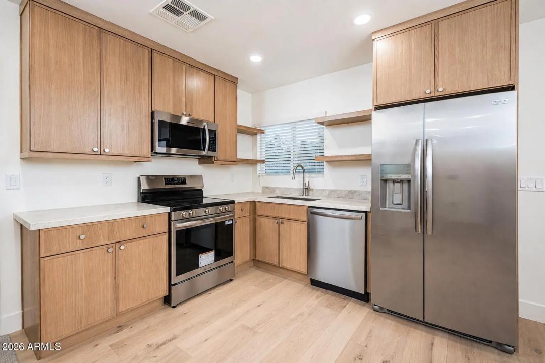 Real Estate Picture 18