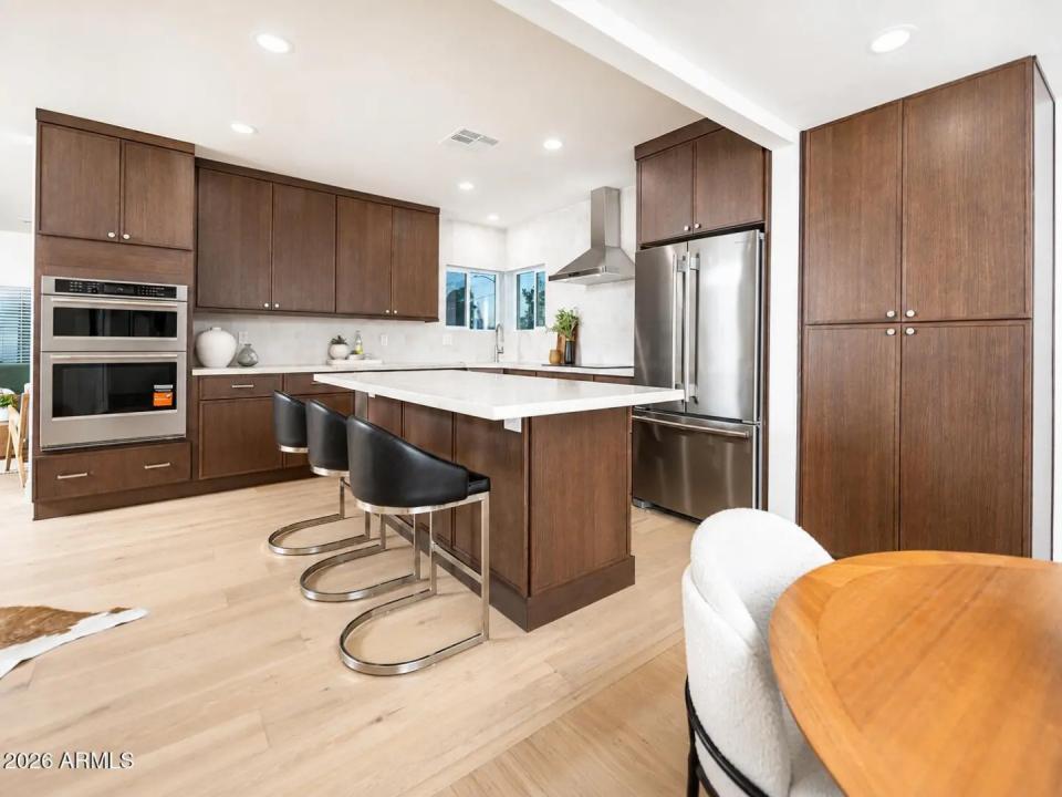 Real Estate Picture 4