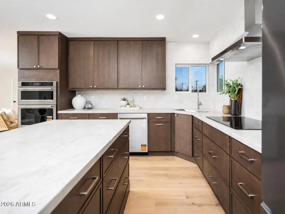 Real Estate Picture 5