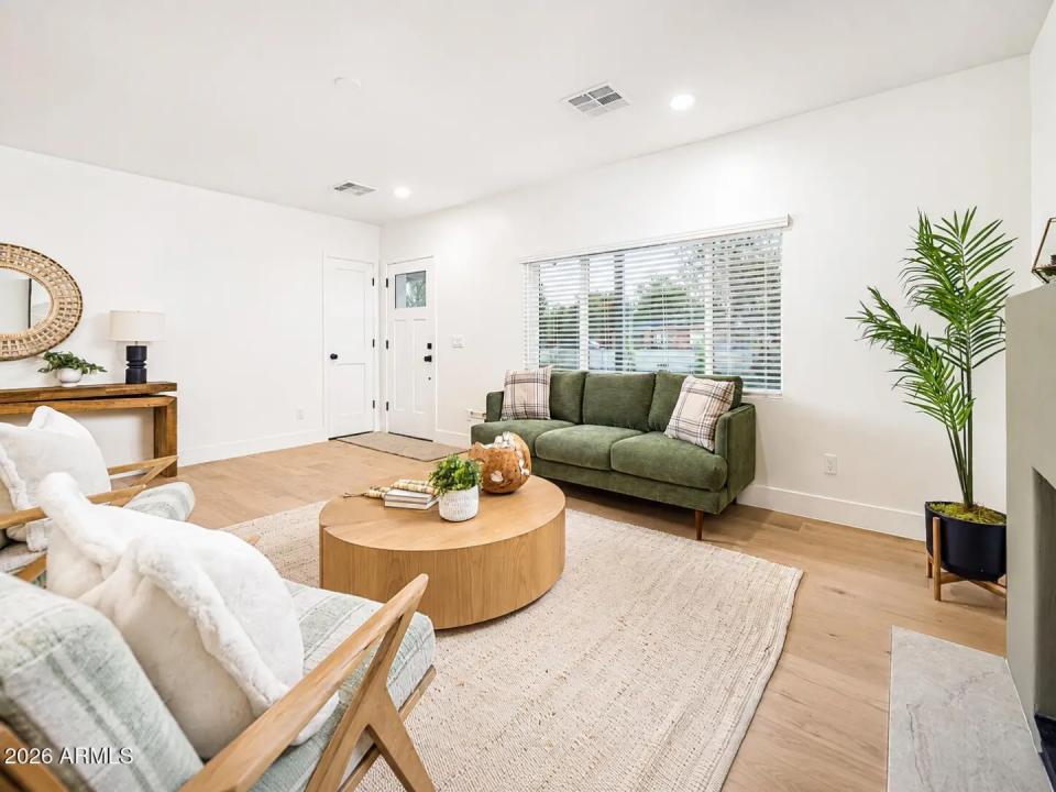 Real Estate Picture 3