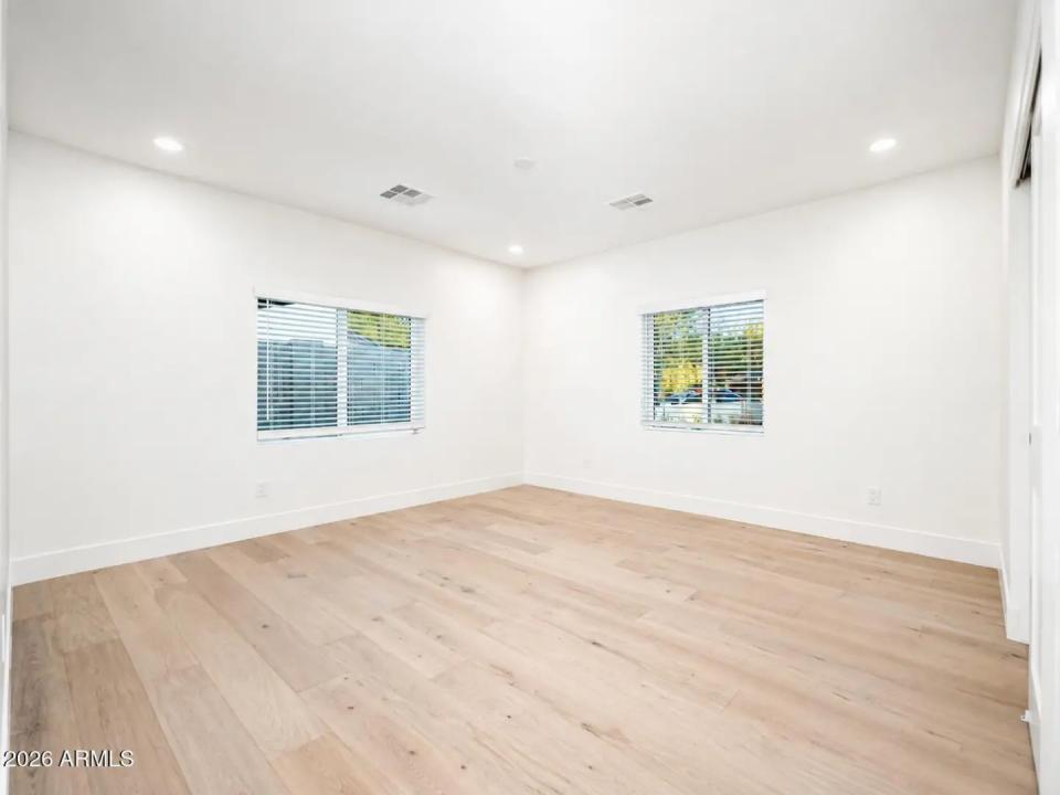 Real Estate Picture 12