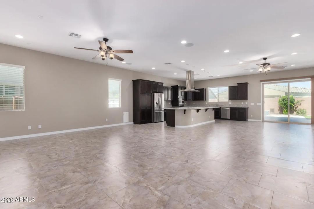 Real Estate Picture 3