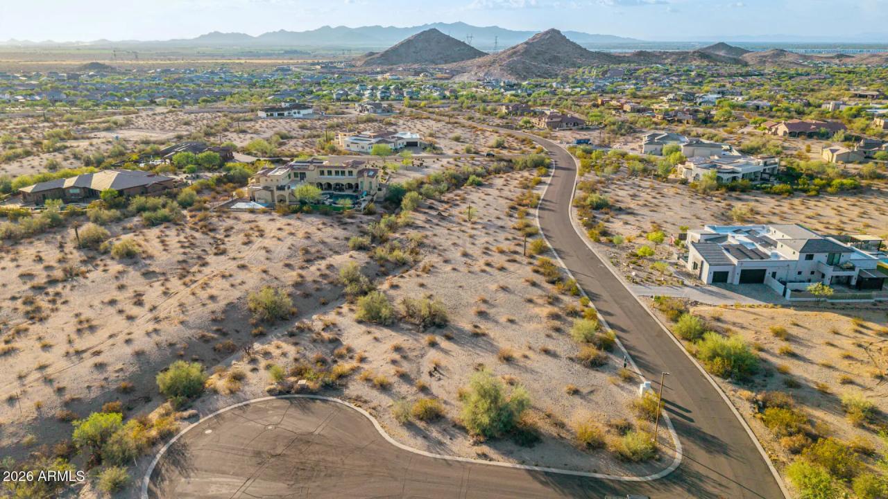 Real Estate Picture 8