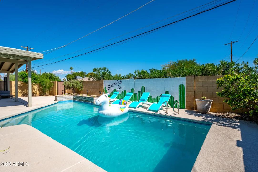 Real Estate Picture 12