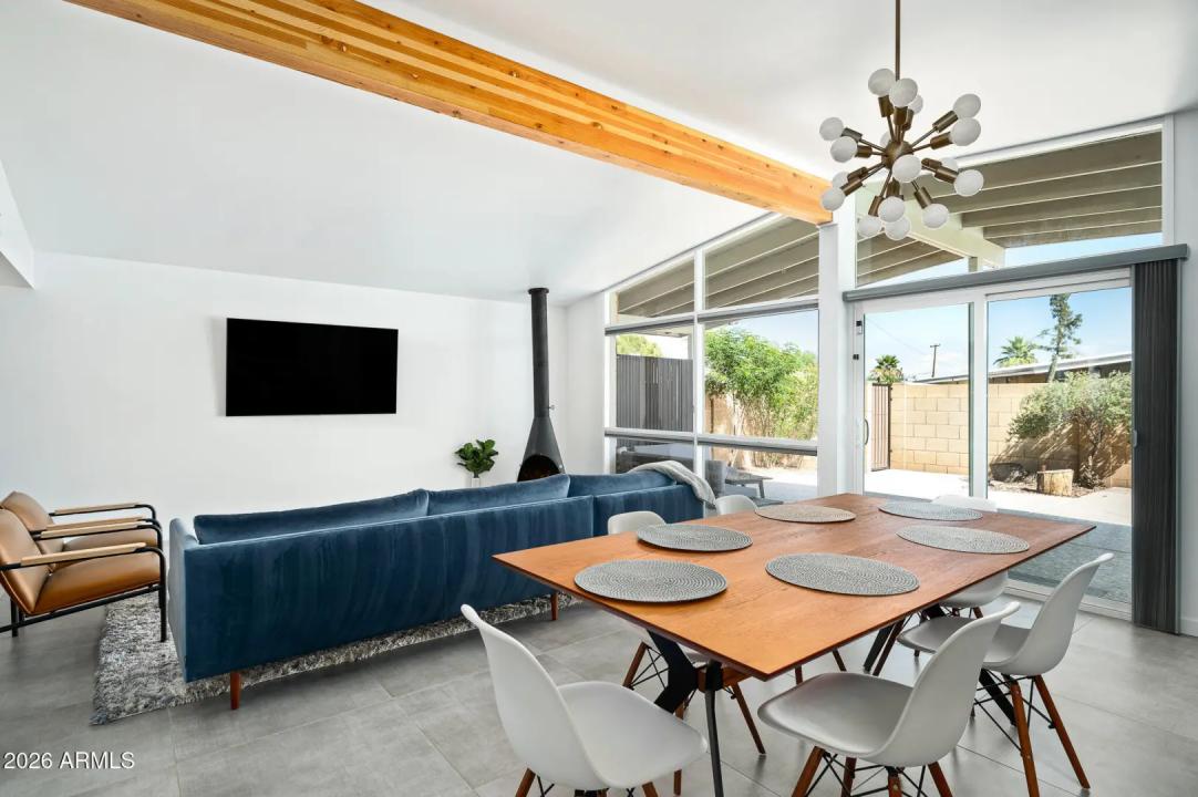 Real Estate Picture 3