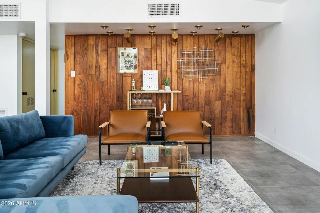 Real Estate Picture 5