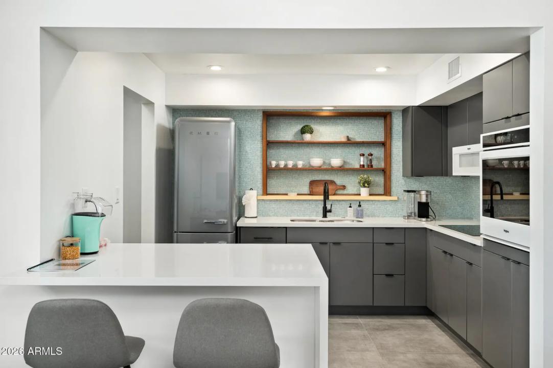 Real Estate Picture 7