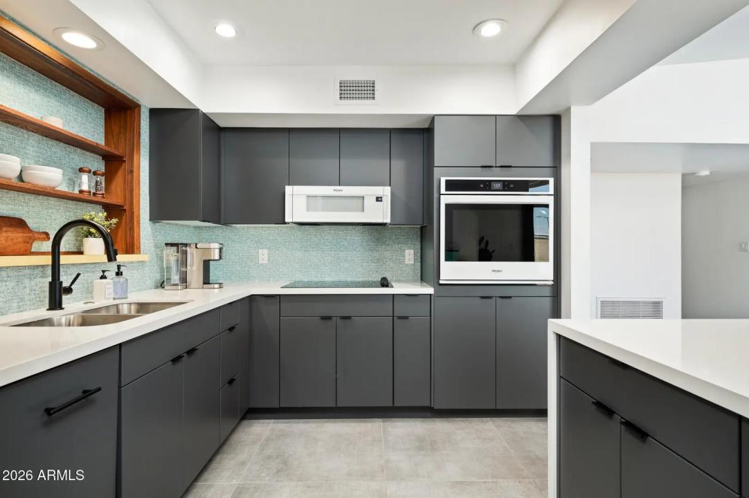 Real Estate Picture 8