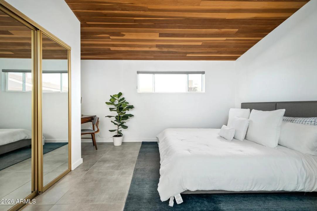 Real Estate Picture 14