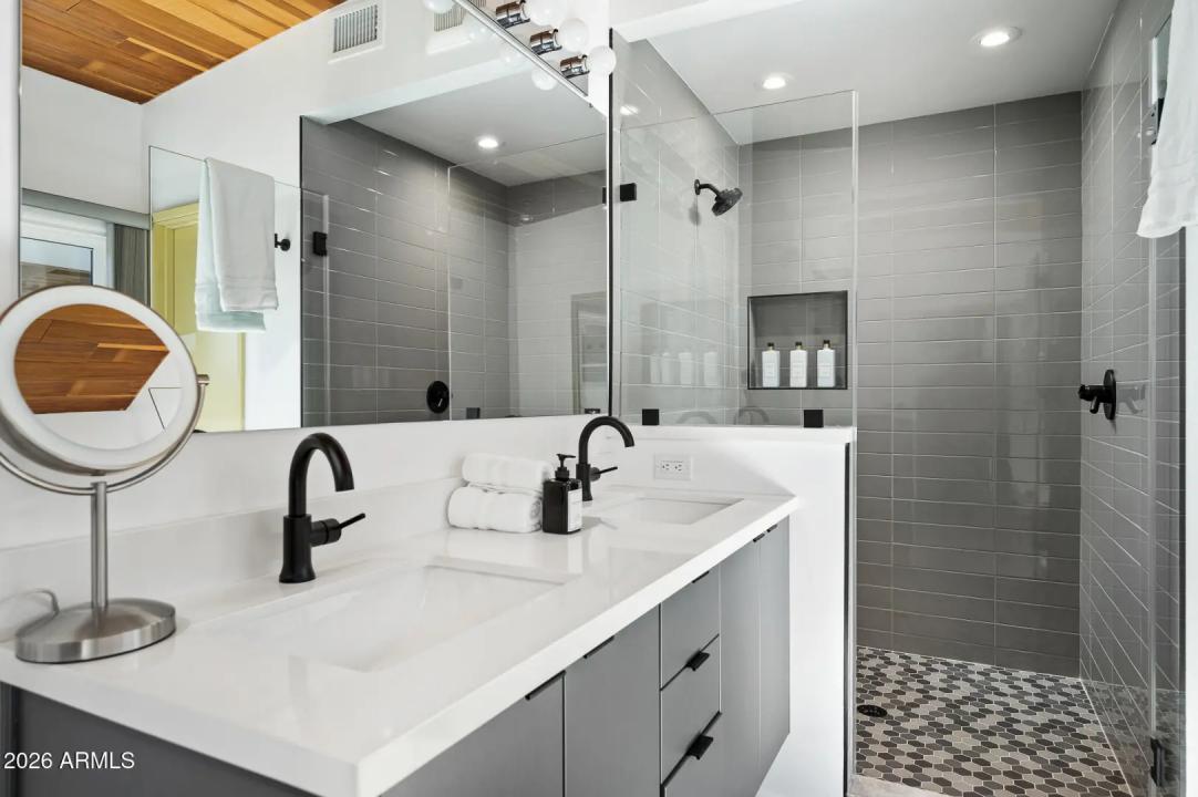 Real Estate Picture 16