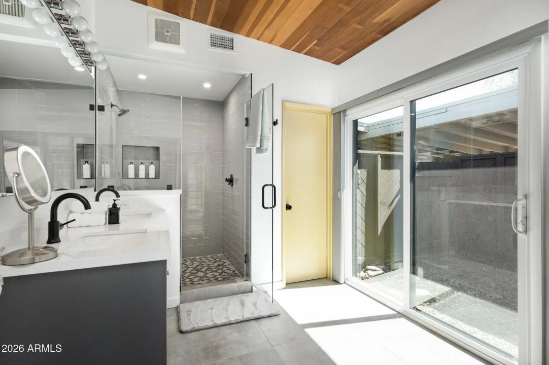 Real Estate Picture 17