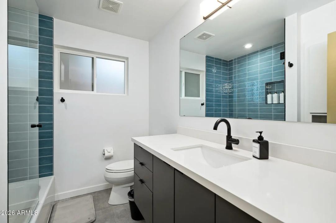 Real Estate Picture 22