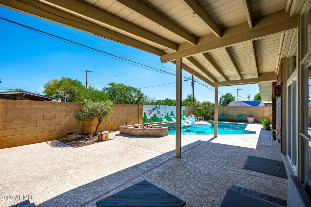 Real Estate Picture 11