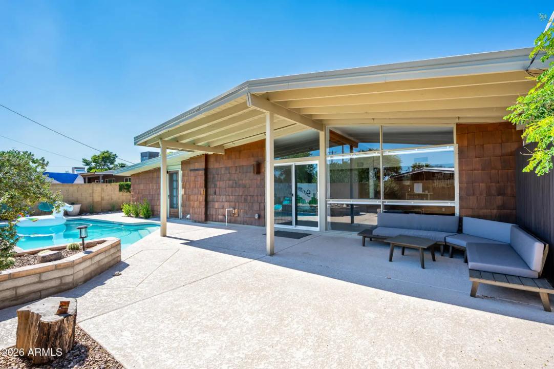 Real Estate Picture 9