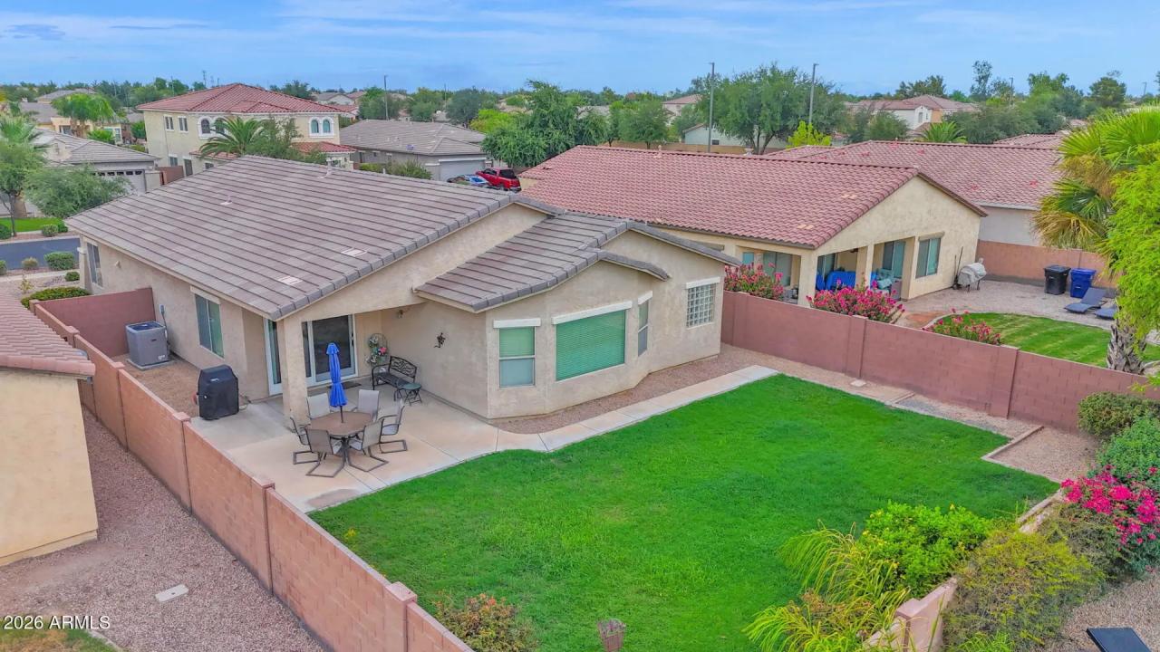 Real Estate Picture 7