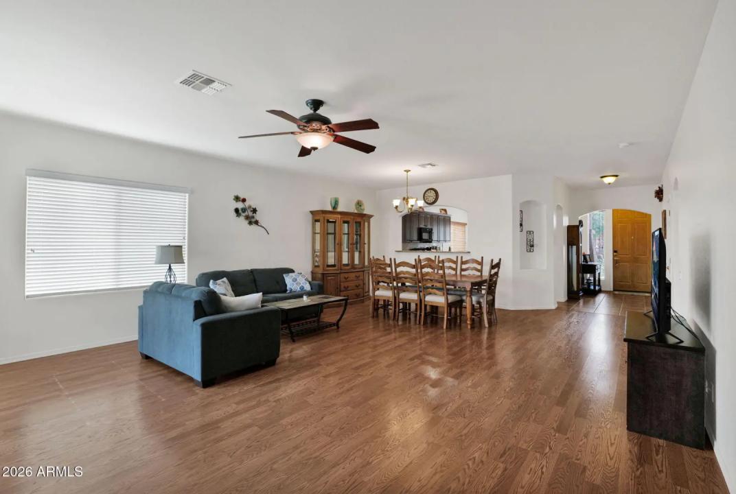 Real Estate Picture 14