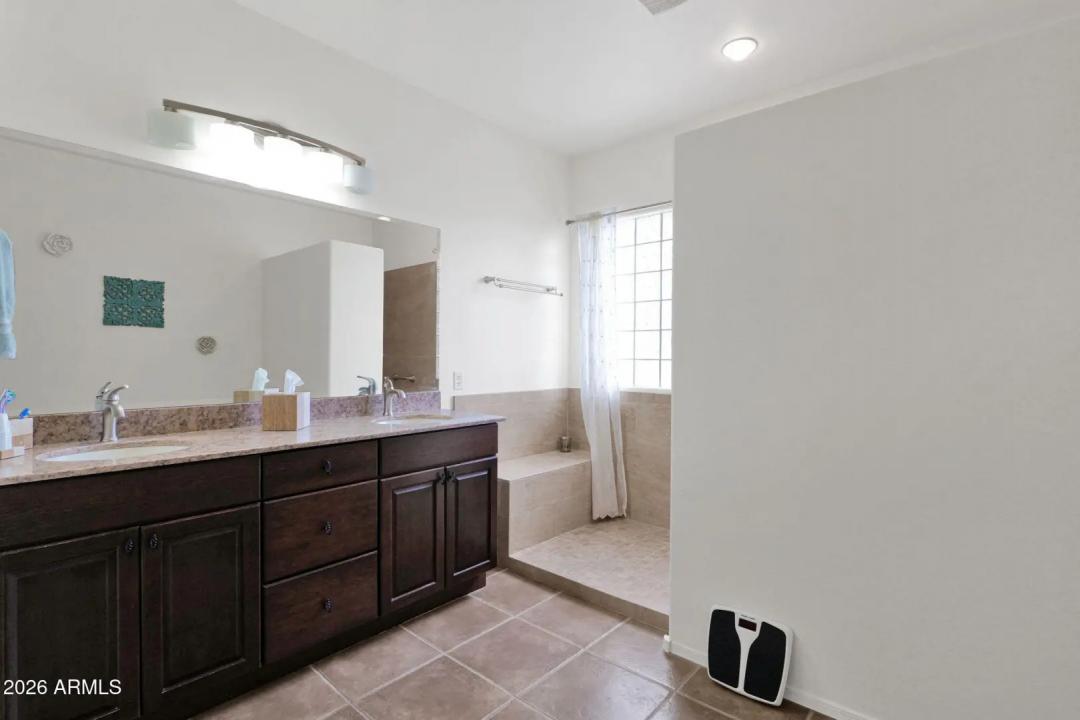 Real Estate Picture 24