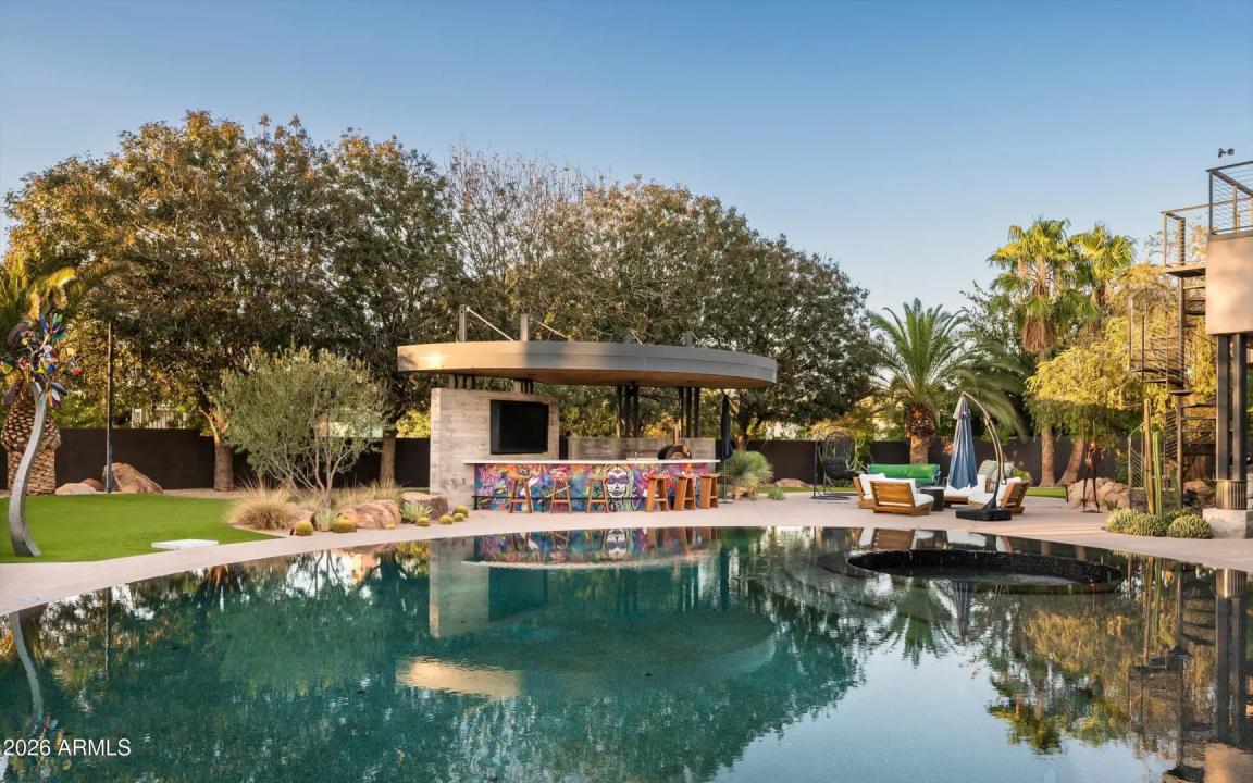 Real Estate Picture 12