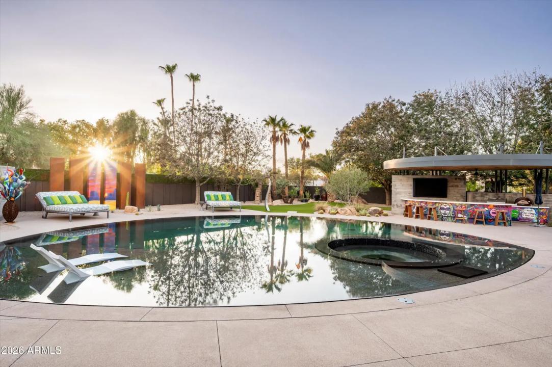 Real Estate Picture 14