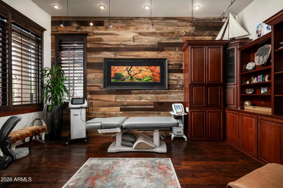 Real Estate Picture 8