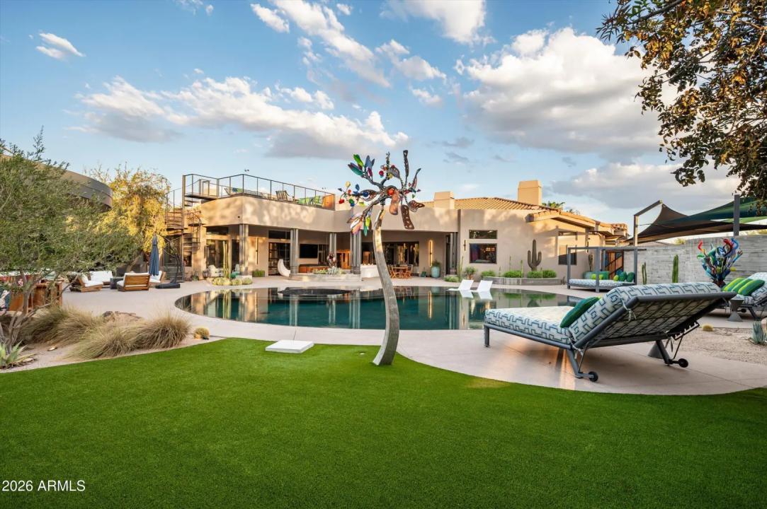 Real Estate Picture 8