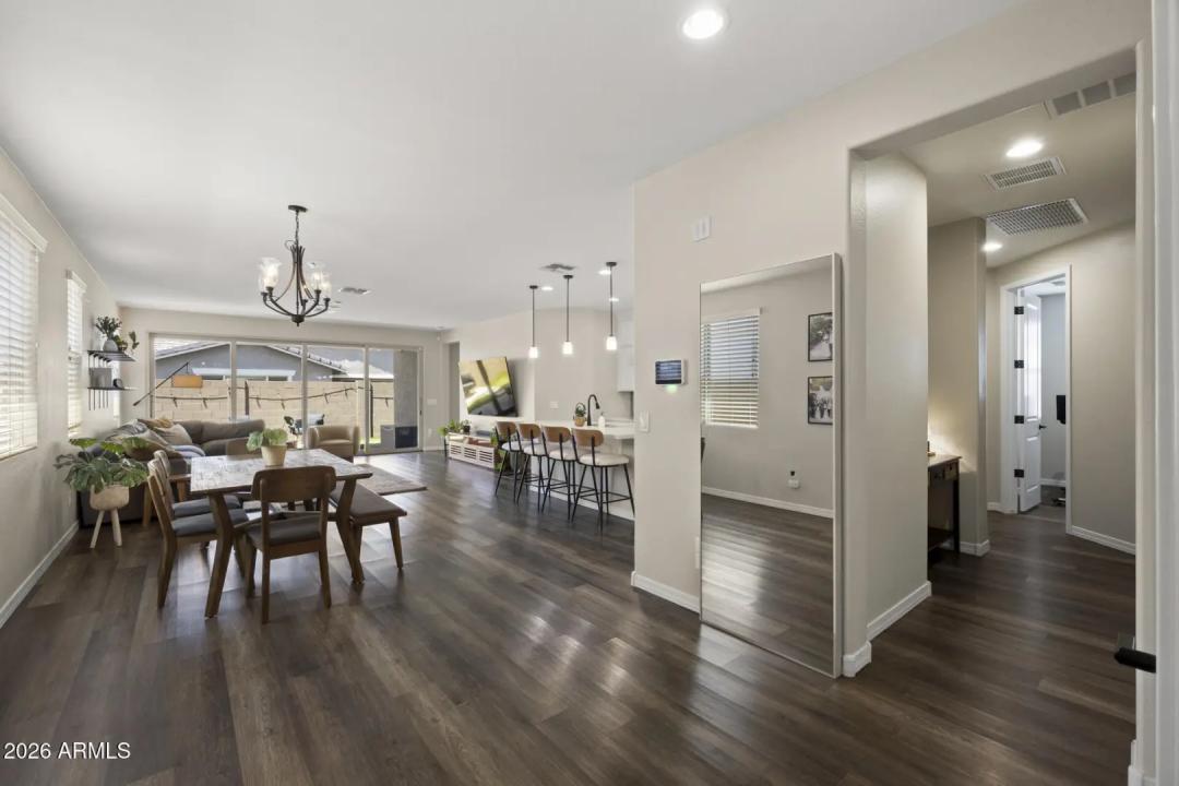 Real Estate Picture 7