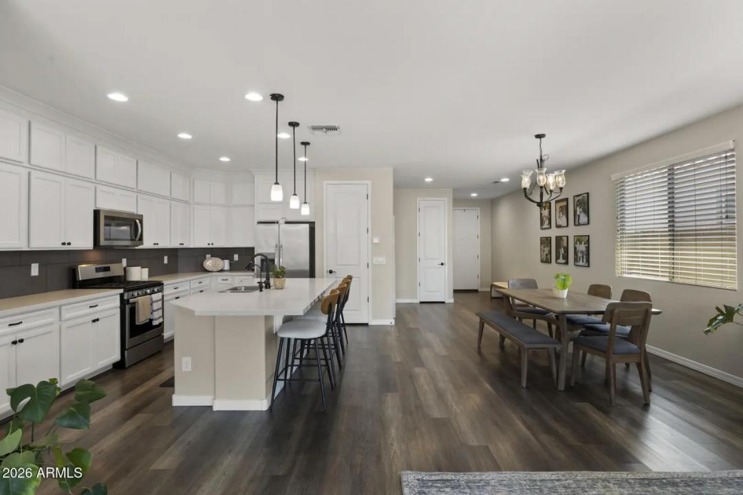 Real Estate Picture 8