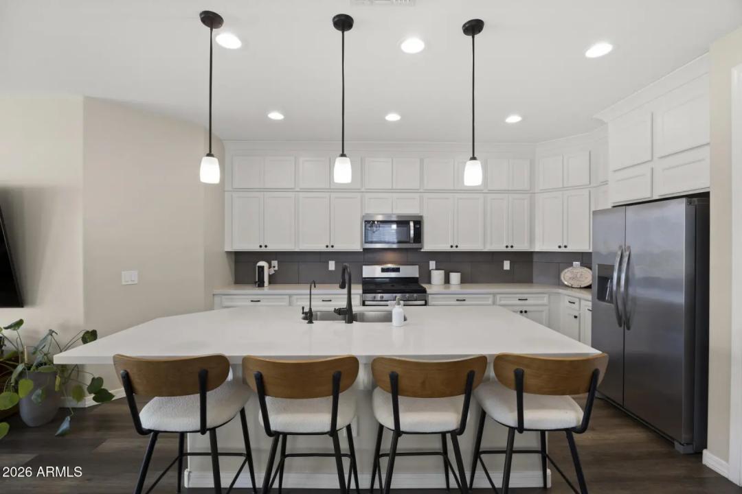 Real Estate Picture 9