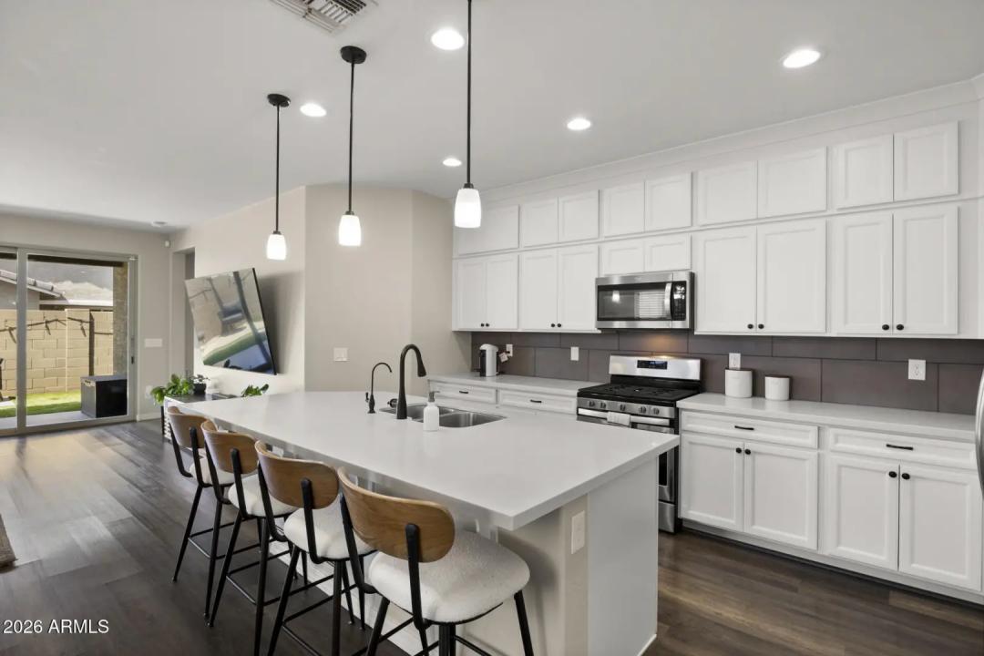 Real Estate Picture 10