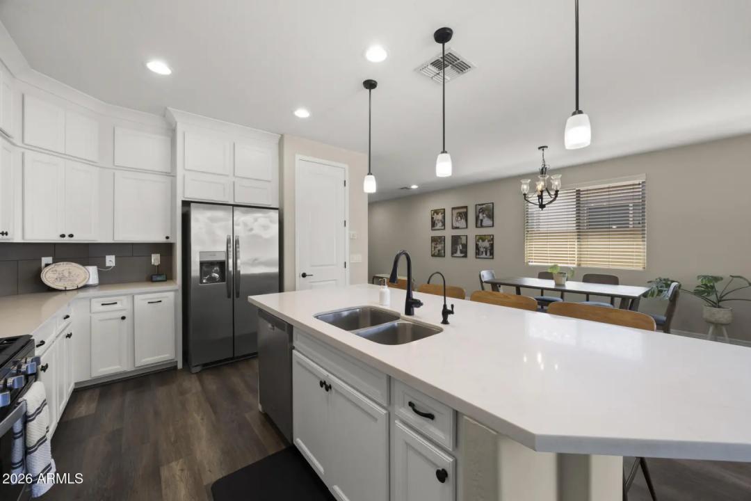 Real Estate Picture 11