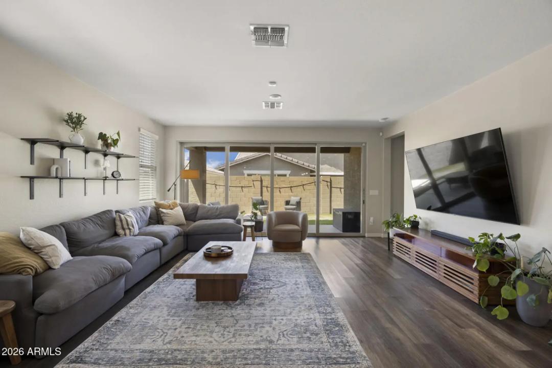Real Estate Picture 12