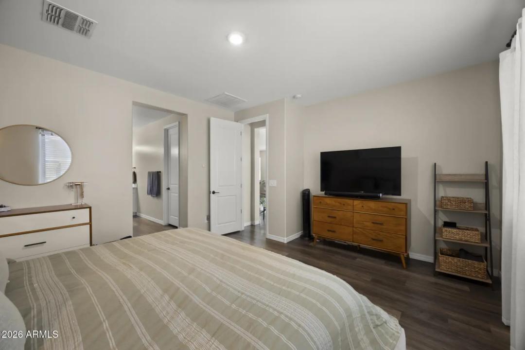 Real Estate Picture 14