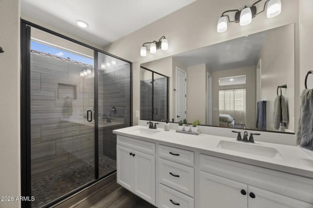 Real Estate Picture 15