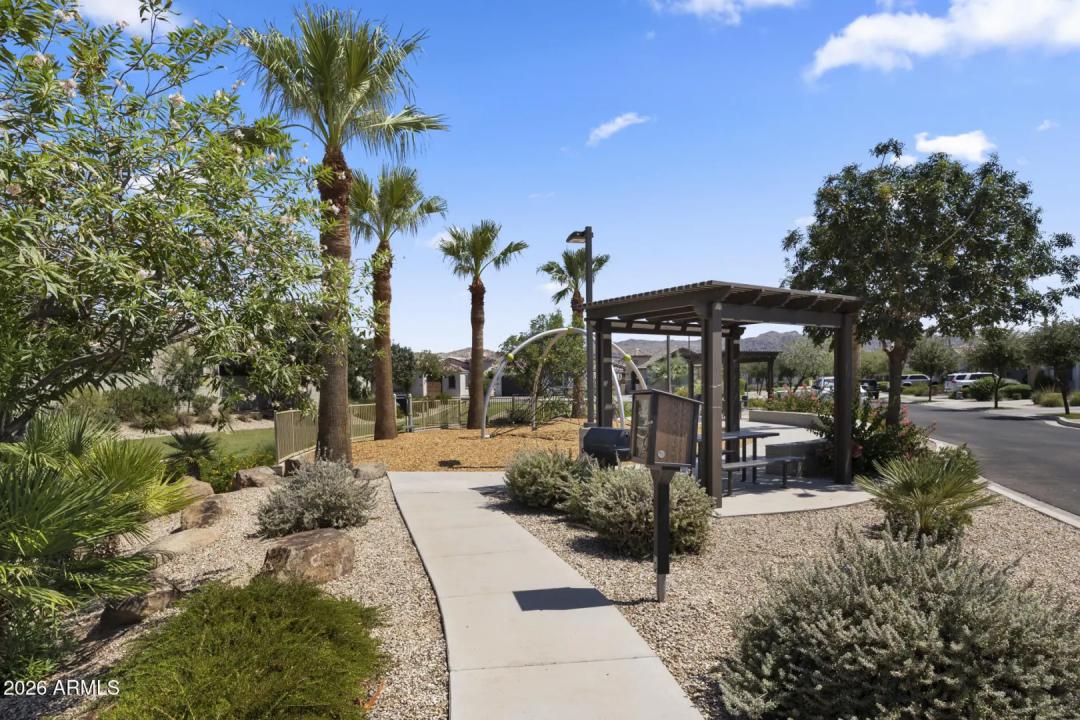 Real Estate Picture 30