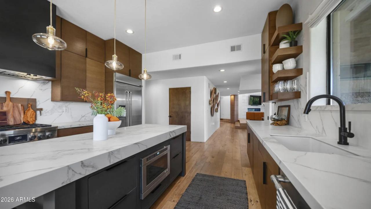 Real Estate Picture 8