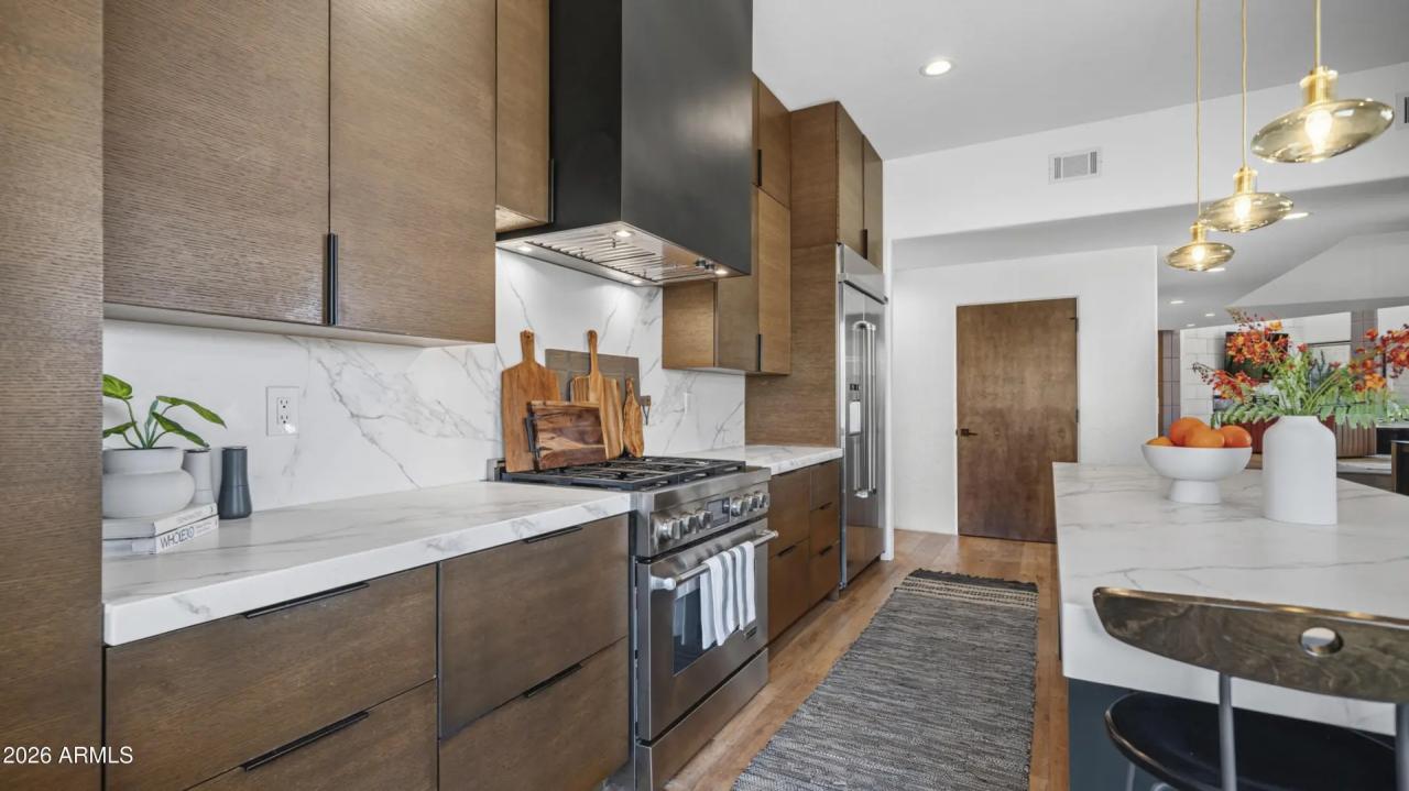 Real Estate Picture 26
