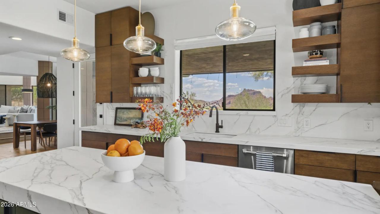 Real Estate Picture 7
