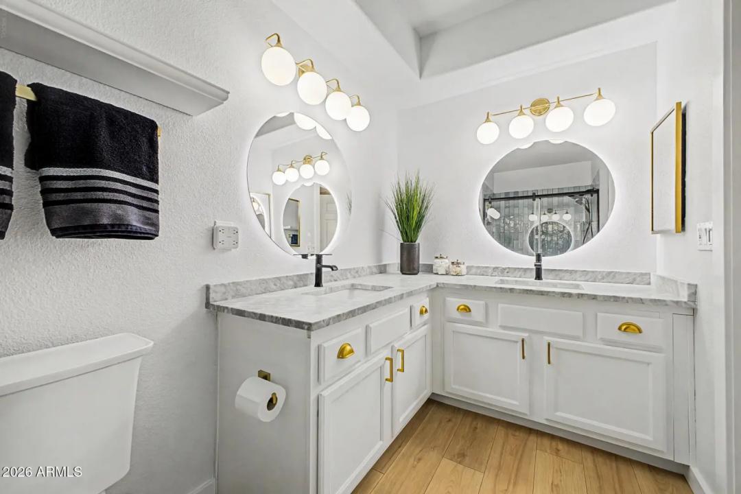 Real Estate Picture 5