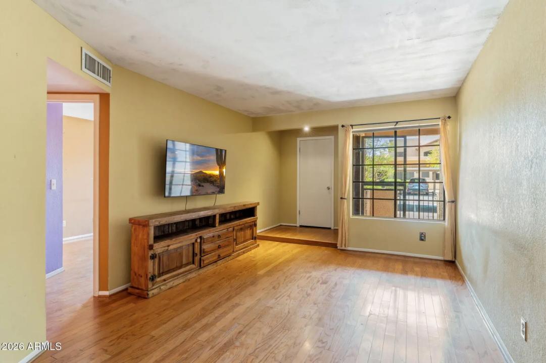 Real Estate Picture 5