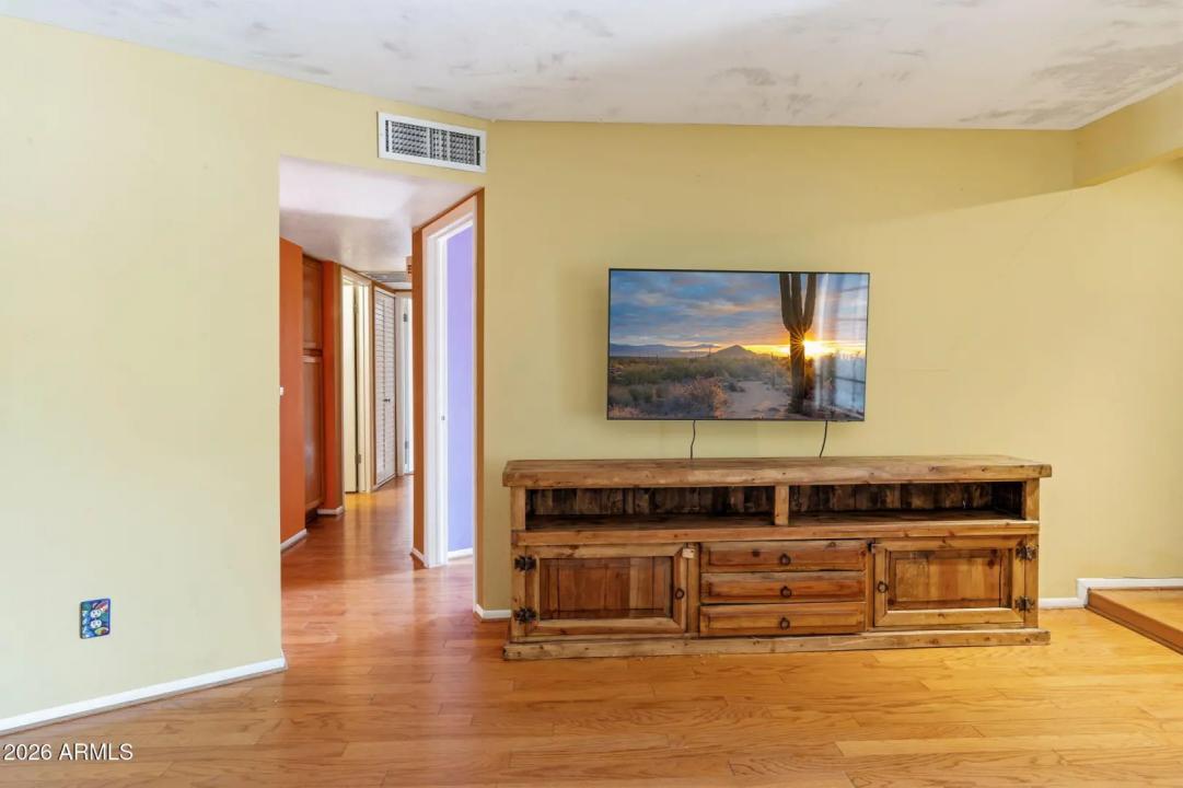 Real Estate Picture 8
